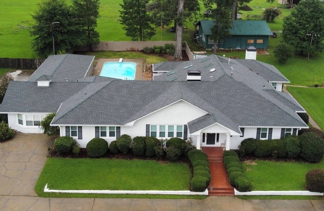 Spacious Enchanted Forest Home for Business & Pleasure