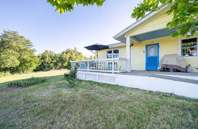 Spacious estate with 7 bedrooms and AC, WiFi in delightful Leander