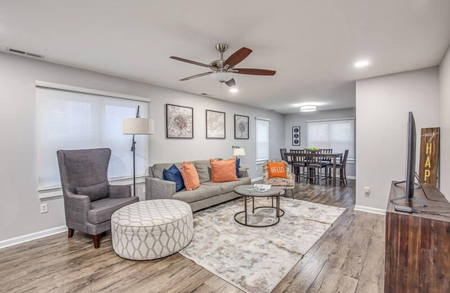 Spacious Executive Suite Downtown Bowling Green
