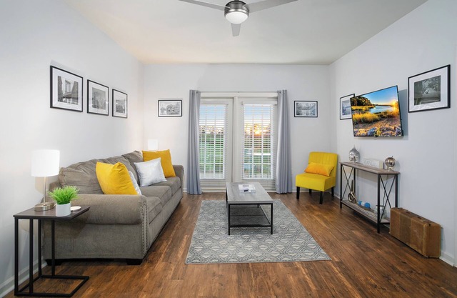 Spacious Extended Stay - Pool & Gym