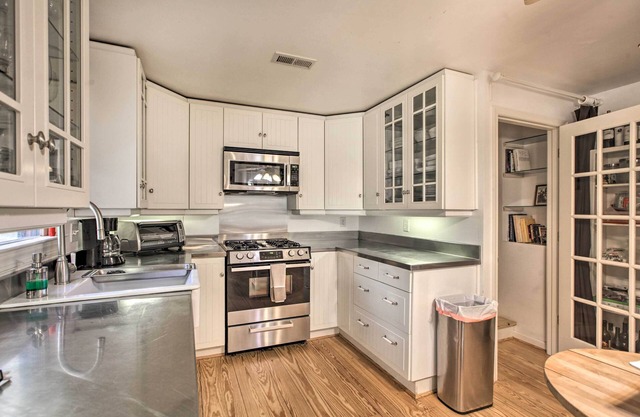 Spacious Faber Home w/ Yard, Steps to Winery!