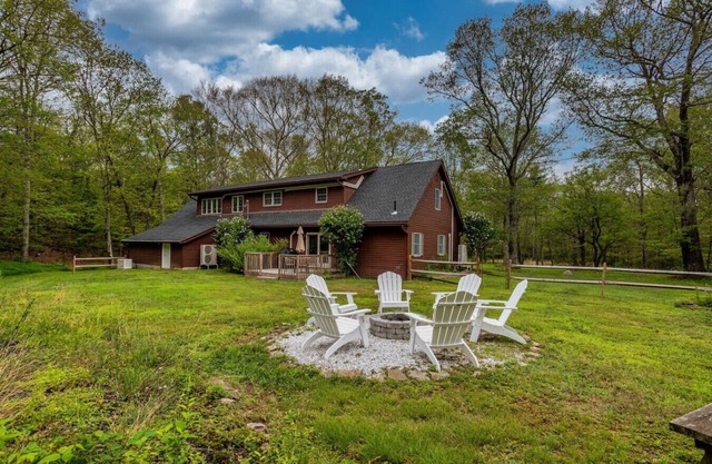 Spacious Fam Retreat: Hot Tub, Fire Pit, BBQ