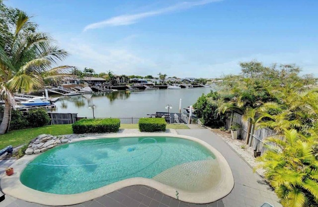 Spacious Family & Pet-friendly Home on the Canal