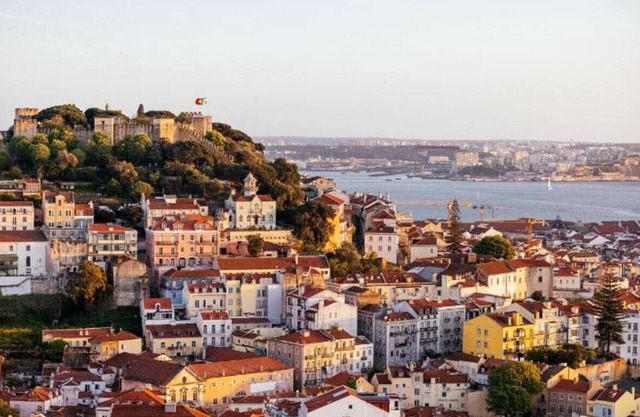 Spacious Family & Executive Apt in Central Lisbon- Near Metro & Key Attractions