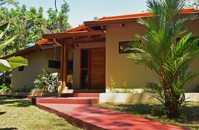 Geräumiges familienfreundliches Haus in zentraler Lage in Manuel Antonio