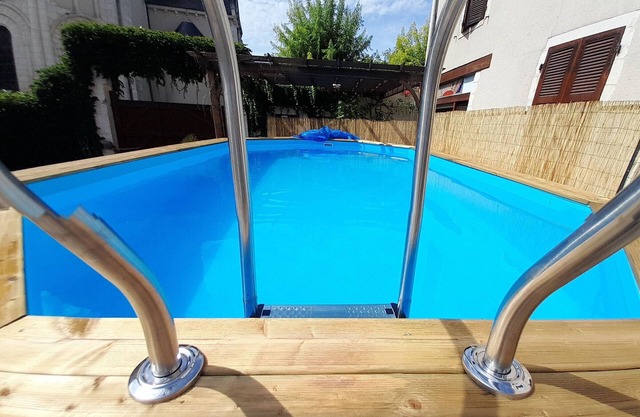 Geräumiges Familienhaus mit Pool und Parkplatz in Saint-Gaultier