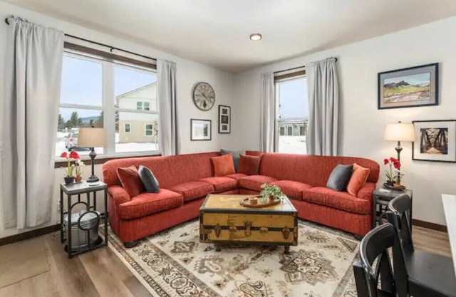 Spacious & family friendly new home close to town in Priest River