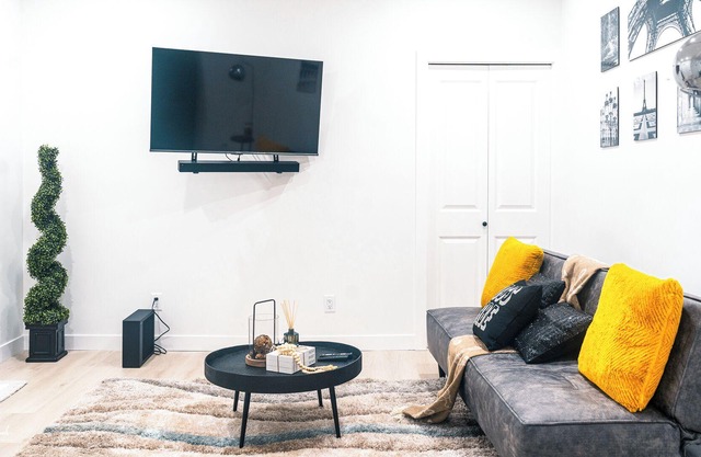 Spacious Family Friendly Suite with free PS5 Gaming, Netflix, PRIME and more