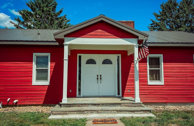 Spacious Family-friendly home along Seneca Lake