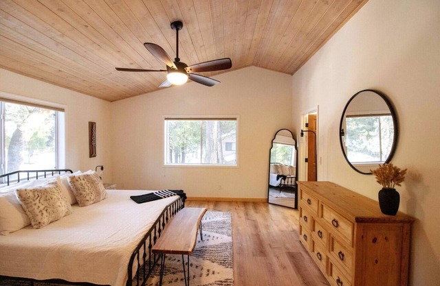 Spacious, Family Friendly, Hot Tub, King Beds, EV Charger
