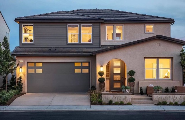 Spacious, Family-friendly, Modern 4bd, 3.5bath Home