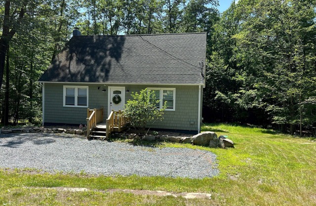 Spacious Family Getaway close to Jiminy Peak