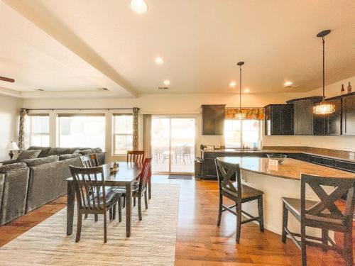 Spacious Family Getaway 20min to downtown sights