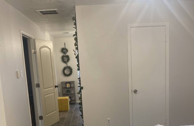 Spacious family home in quiet suburban neighborhood less than 30Minutes from Hou