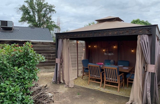 Spacious Family Home near Sequoia w/ Arcade Games
