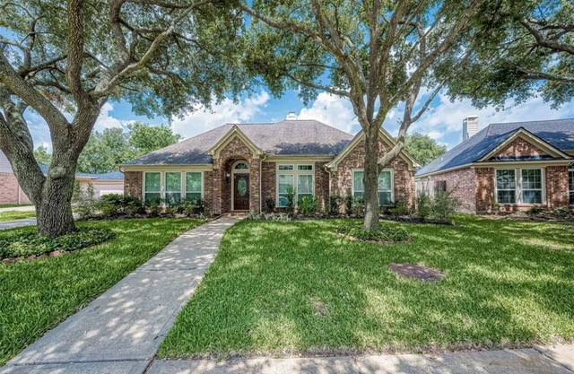 Spacious Family Home Near Attractions – Perfect for Kids & Pets!