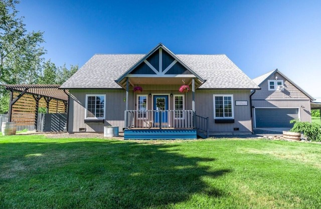 Spacious Family Home w/ Hot Tub