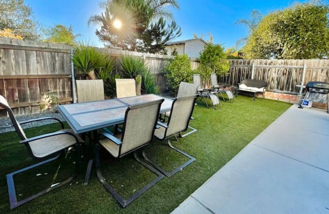 Spacious Family Home Close to Beach/Attractions