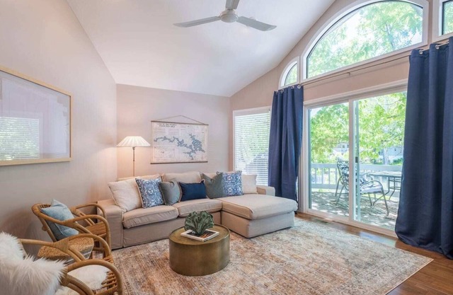 Spacious Family Lake House In Quiet Cove | 45
