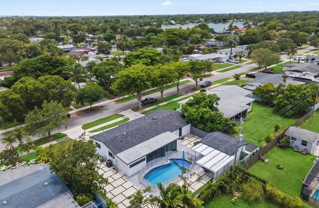 Spacious Family Retreat with Pool & Billiards