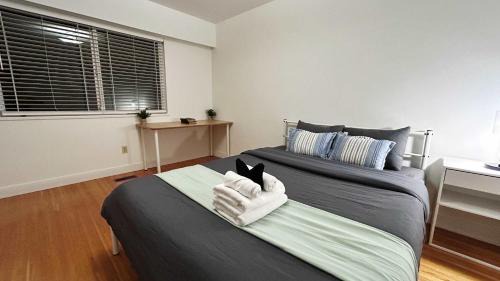 Spacious Family Room with Shared Washroom
