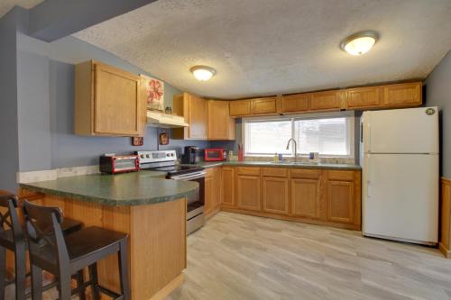 Spacious Fancy Hill Home Hot Tub and Outdoor Spots!