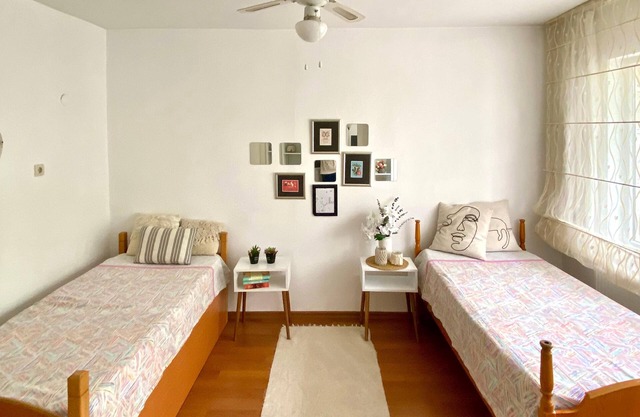 COMFY2 - 4 Rooms- With ceiling Fans and Central Heating in 125 m2