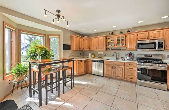 Spacious Fort Wayne Home w/Yard + Gas Grill!