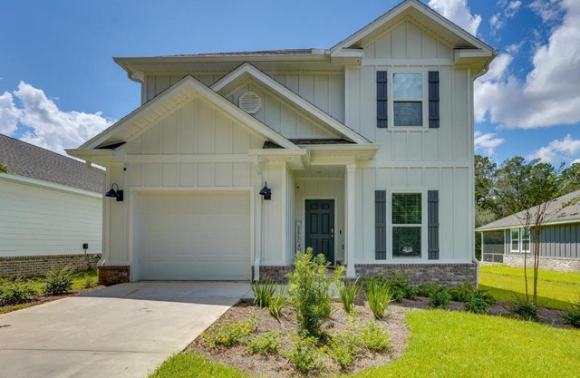 Spacious Freeport Home with Deck and 2 Living Areas!