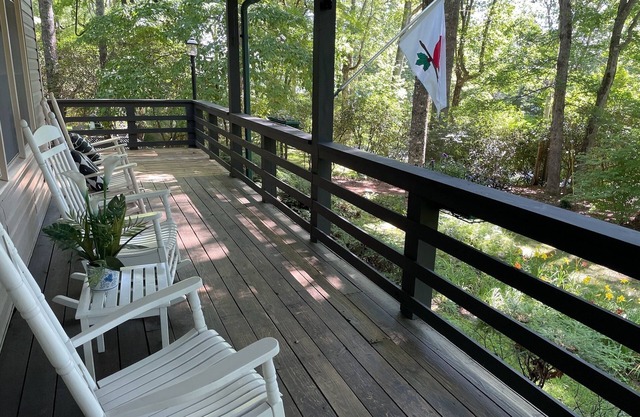 Spacious fully-renovated cottage with lake views nestled in serene Lake Toxaway.
