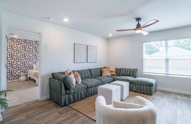 Spacious Fun Cozy Cottage in Foley - 10 Mins to OWA!