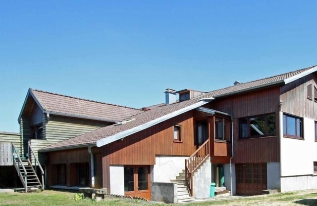 Gemütliches Ferienhaus mit Spielraum und Grill, nahe Epinal