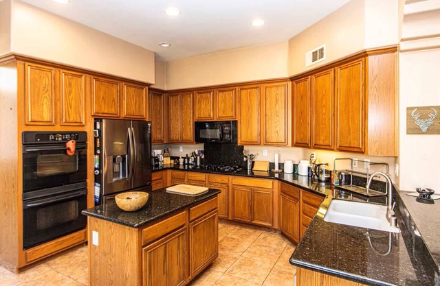 Spacious Golf Course Retreat - w/ Modern Kitchen