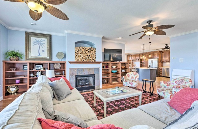 Spacious Gulf Shores Home: Private Pool + Deck!