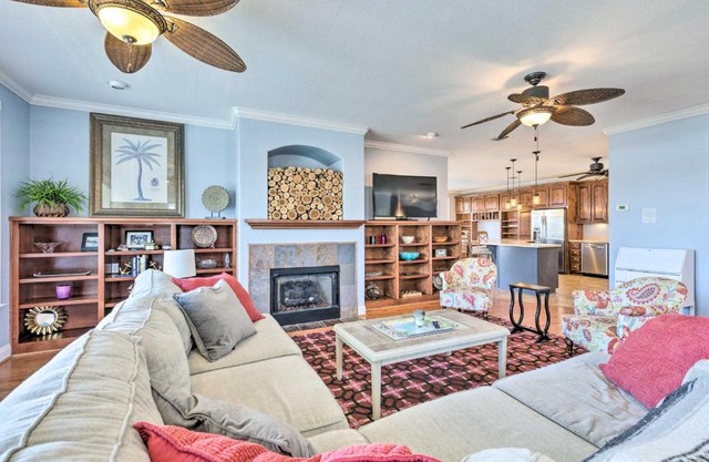 Spacious Gulf Shores Home Private Pool and Deck!
