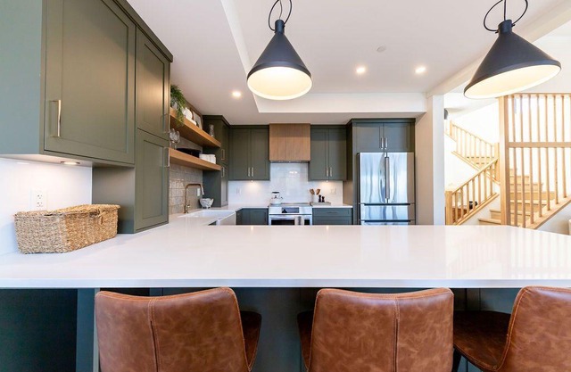 Spacious home with mountain views, private hot tub, sauna, and pet-friendly!