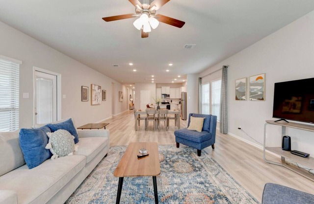 Spacious Haven for Workers in South Temple