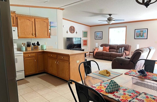 Spacious Higden Retreat <1M from Sugar Loaf Marina