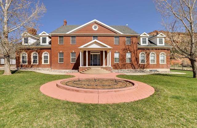 Spacious Hildale House with Large Deck!