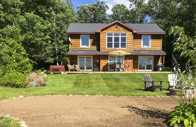NEU! Haus am Wasser am Long Lake mit Dock und Strand!
