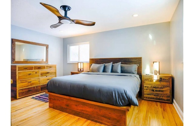 Spacious Hillside Oasis in DT Fayetteville ★ NRG
