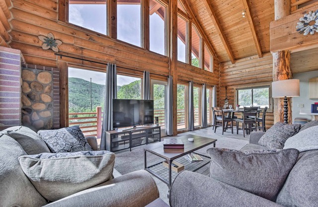Gemütliches Eden Log Home in der Nähe von Outdoor-Aktivitäten