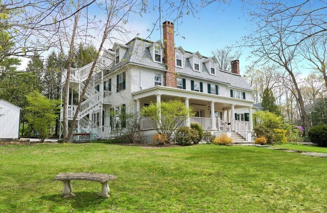 Spacious Historic 9-bedroom Inn in charming Lenox. Equipped with full kitchen.