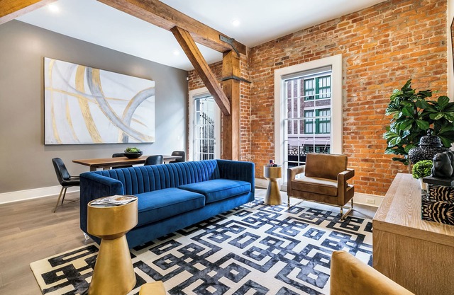 SPACIOUS, HISTORIC CHARMER🧡 DOWNTOWN 4 BEDROOM WITH 2 BALCONIES WRAPPED IN WROUGHT IRON