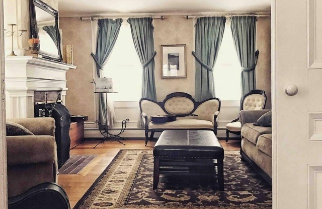 Spacious Historic Home In Quiet River Village