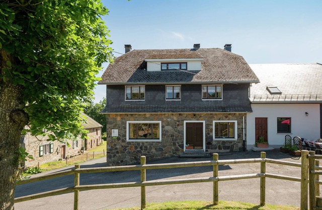 Modernes Ferienhaus in Amel mit Garten