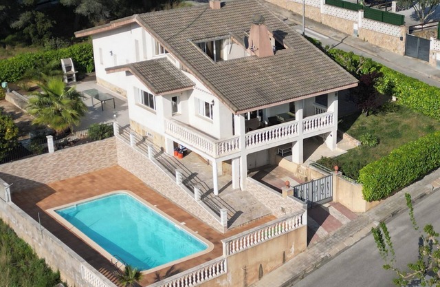 Großzügige Ferienvilla in Tordera,, 12 Pers mit gr. Pool, nur 10 min zum Strand