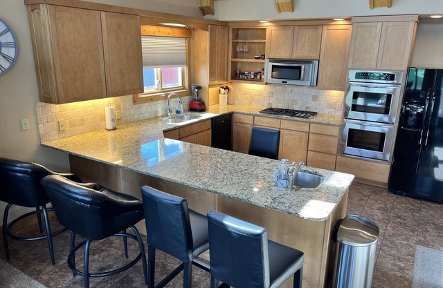 Spacious Home 2 king beds bedrooms 2 bathrooms Home entertainment pool table.