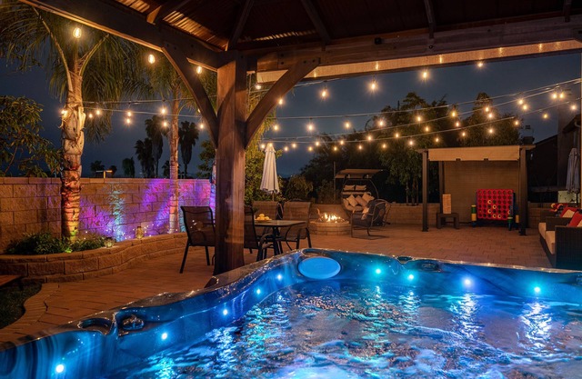 Spacious Home 7mi to Beach, King Bed, Spa, Firepit, Games, Perfect for Groups