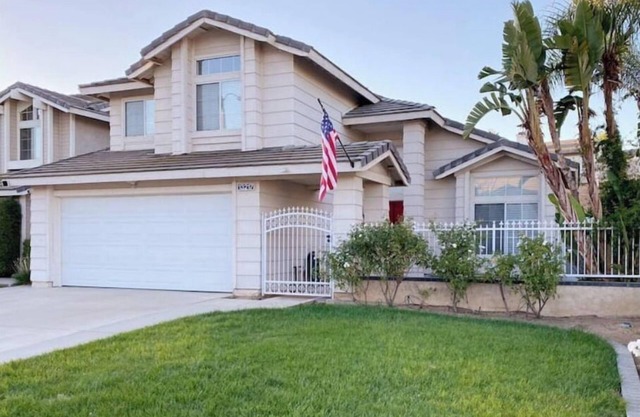 Spacious home. BBQ grill, firepit & pool table